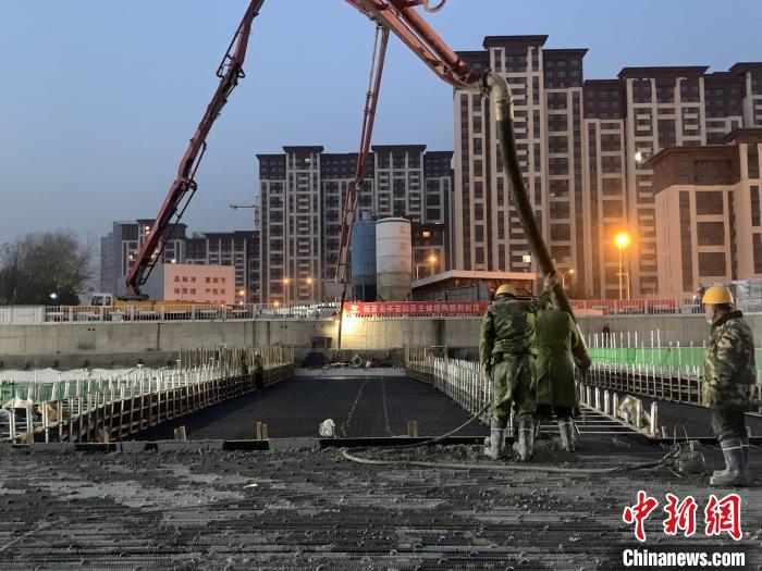 北京地鐵11號線西段的北辛安路站施工現(xiàn)場。北京市重大辦供圖