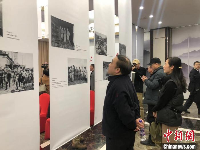 《尋找飄蕩的忠魂》展覽現(xiàn)場?！》綀?攝