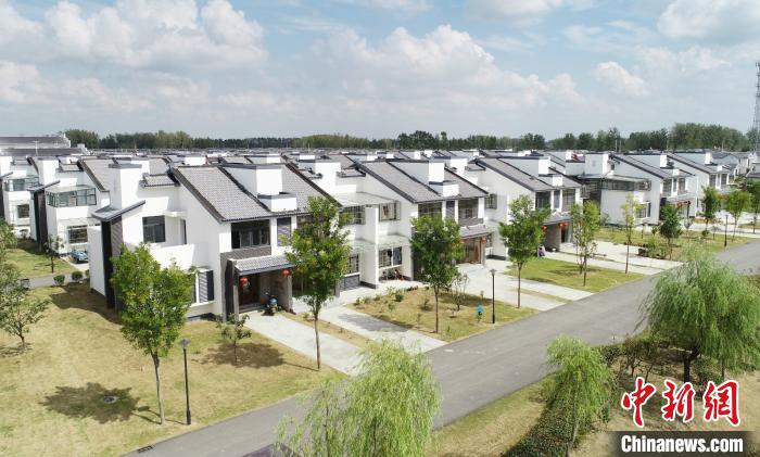 江蘇金湖：農(nóng)房改善煥新顏村民實(shí)現(xiàn)&ldquo;家門(mén)口就業(yè)&rdquo;