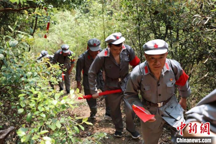 重走東安紅軍村?！?yán)潔 攝