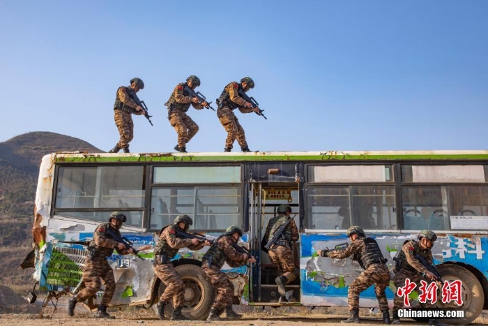 開訓(xùn)即開戰(zhàn)！直擊武警特戰(zhàn)隊(duì)員實(shí)戰(zhàn)練兵