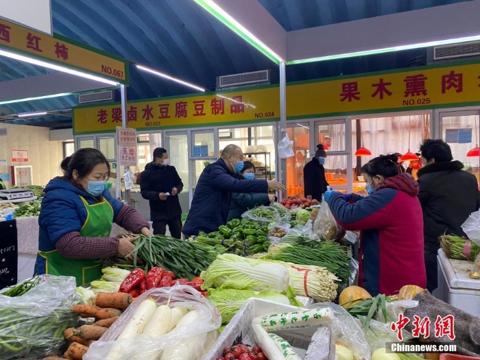 疫情下的石家莊:車輛明顯稀少 蔬菜供給充足