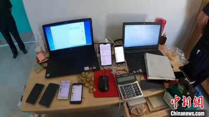 警方繳獲犯罪嫌疑人的作案工具?！№f崇結(jié) 攝