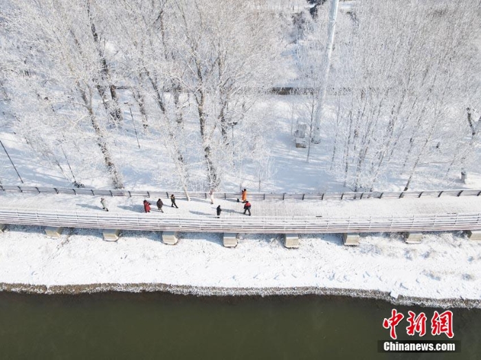 吉林城區(qū)現(xiàn)大范圍霧凇
