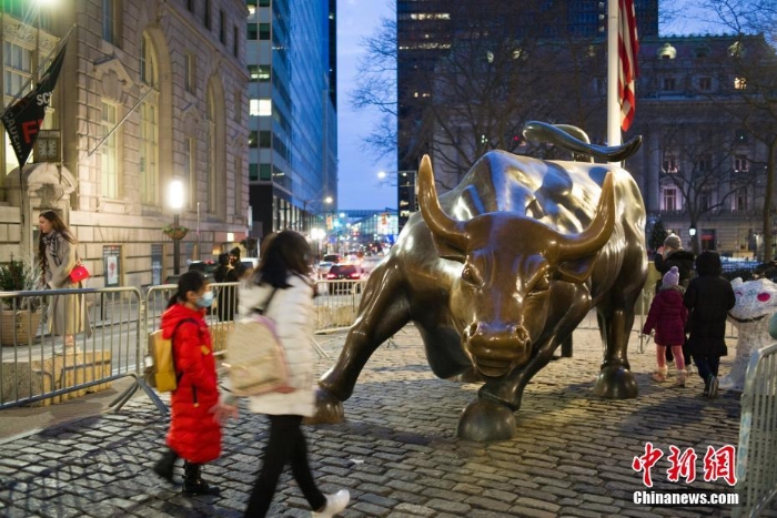 農歷牛年春節(jié)紐約華爾街銅牛人氣旺