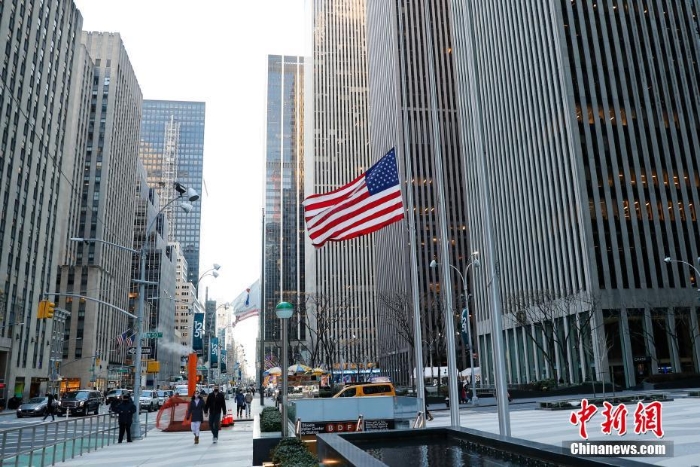 美國降半旗為50萬新冠逝者致哀5天