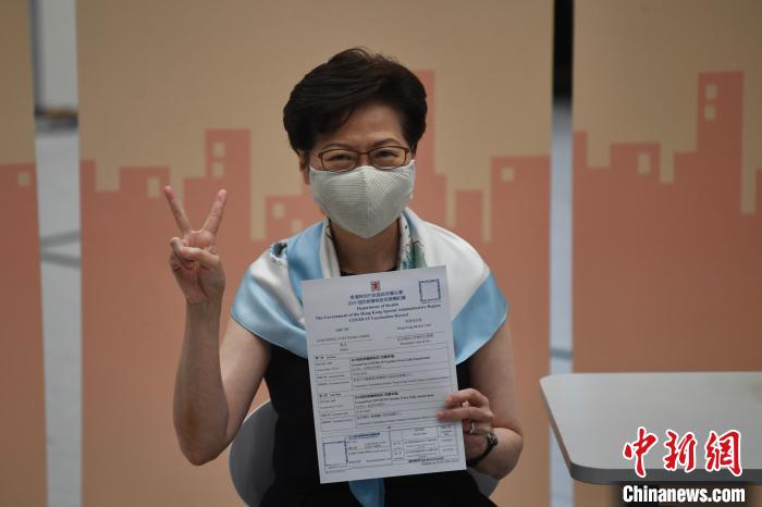 3月22日上午，香港特區(qū)行政長官林鄭月娥在特區(qū)政府總部接種第二劑科興新冠疫苗。<a target='_blank' href='http://www.chinanews.com/'>中新社</a>記者 李志華 攝 李志華 攝