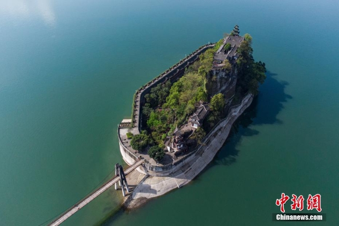 長(zhǎng)江“盆景”石寶寨景色秀美