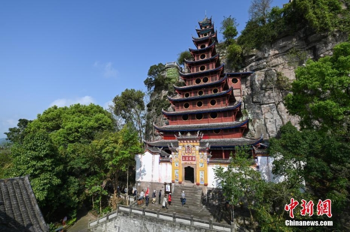 長(zhǎng)江“盆景”石寶寨景色秀美