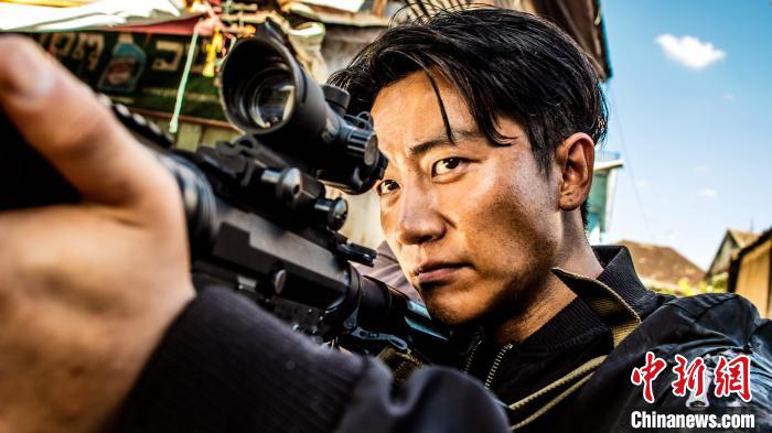 《流光·飛影》2021香港電影主題攝影展展出作品之一?！≡?攝