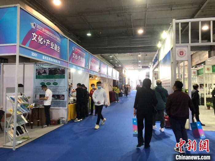 溫州文博會現(xiàn)場?！∨饲呶?攝