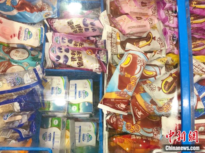 王師傅店里買得較好的雪糕。 <a target='_blank' href='http://www.chinanews.com/' >中新網(wǎng)</a> 左宇坤 攝