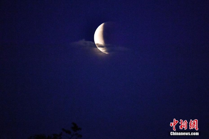 天涯共此時(shí) “超級(jí)月亮”現(xiàn)身全球多地夜空