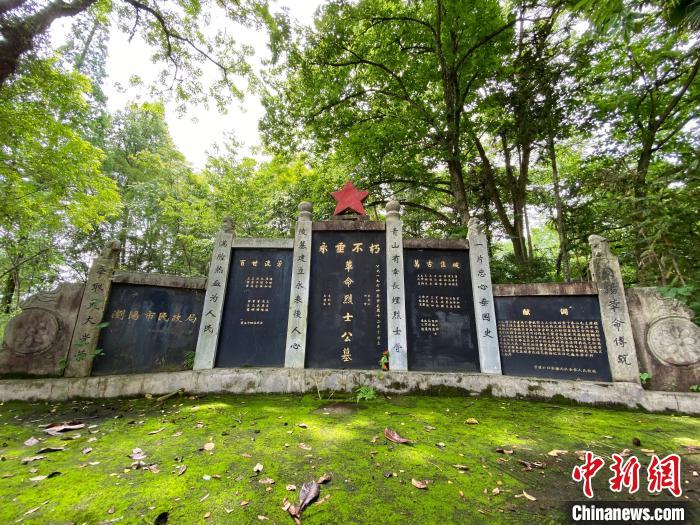 官渡鎮(zhèn)革命烈士公墓。　王昊昊 攝