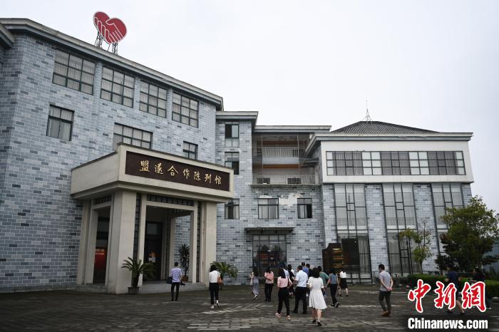 6月24日，媒體記者走進(jìn)位于四川遂寧的盟遂合作陳列館參觀?！埮d龍 攝