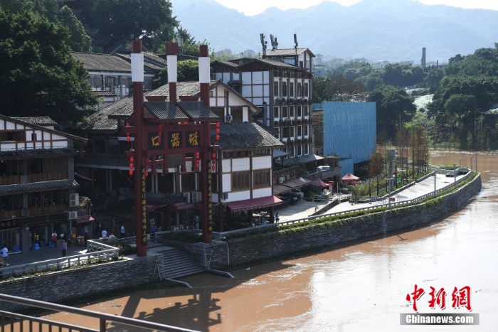 嘉陵江水位持續(xù)上漲  磁器口沿江商戶有序轉(zhuǎn)移