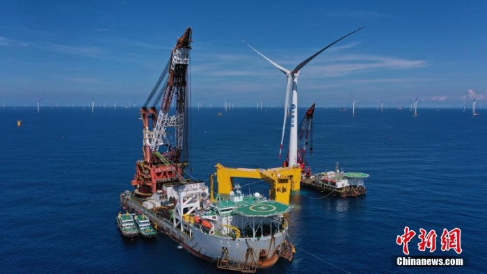 全球首臺抗臺風(fēng)型漂浮式海上風(fēng)電機組在陽江安裝成功
