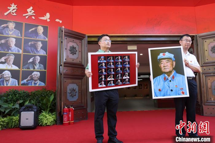 8月1日，抗戰(zhàn)老兵記憶——百幅抗戰(zhàn)老兵肖像作品捐贈儀式暨展示活動在中國人民抗日戰(zhàn)爭紀(jì)念館舉行?！?lt;a target='_blank' href='http://www.chinanews.com/'>中新社</a>記者 盛佳鵬 攝