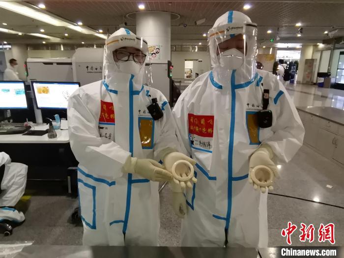 成都海關(guān)查獲的象牙制品。　成都海關(guān)供圖