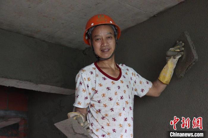 川哥正在工地工作?！∈茉L者供圖