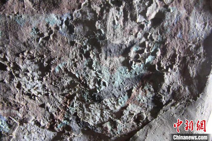 莫高窟壁畫遭遇地仗酥堿病害。　李曉洋供圖