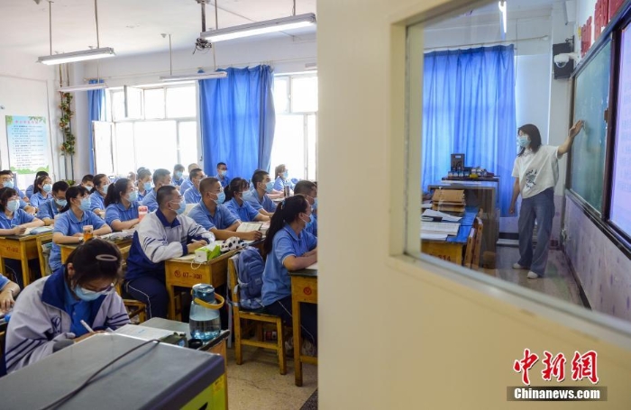 全國(guó)多地中小學(xué)迎來(lái)開(kāi)學(xué)季