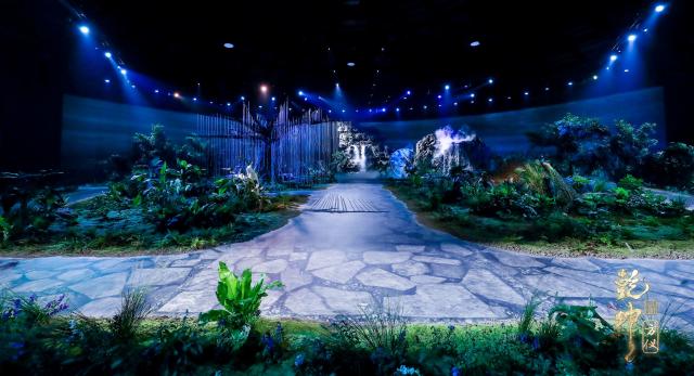 圖展山河盛景，服飾乾坤方儀――熊英|乾坤？方儀2022SS中國國際時裝周開幕大秀震撼上演