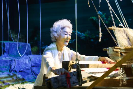 圖展山河盛景，服飾乾坤方儀――熊英|乾坤？方儀2022SS中國國際時裝周開幕大秀震撼上演