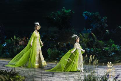 圖展山河盛景，服飾乾坤方儀――熊英|乾坤？方儀2022SS中國國際時裝周開幕大秀震撼上演