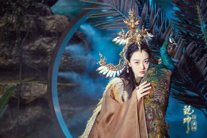 圖展山河盛景，服飾乾坤方儀――熊英|乾坤？方儀2022SS中國國際時裝周開幕大秀震撼上演