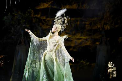 圖展山河盛景，服飾乾坤方儀――熊英|乾坤？方儀2022SS中國國際時裝周開幕大秀震撼上演