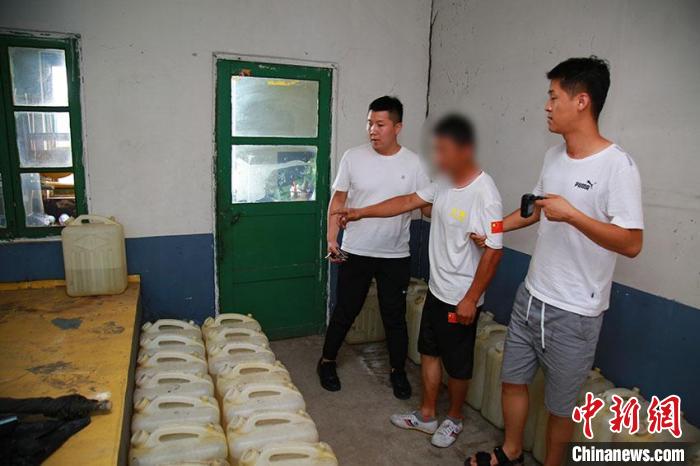 吉林延邊警方破獲重大非法經(jīng)營(yíng)、生產(chǎn)銷(xiāo)售偽劣成品油案