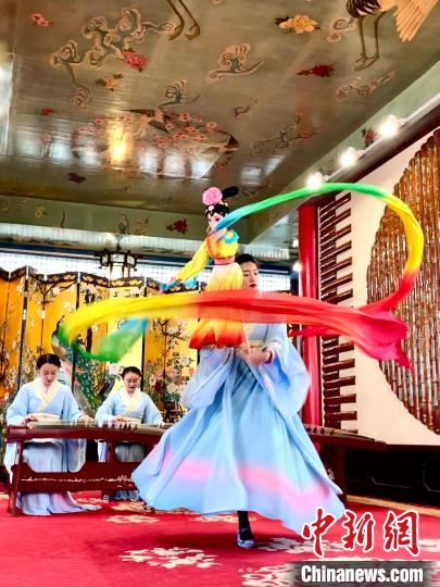 揚(yáng)州杖頭木偶表演?！堨蠚g 攝