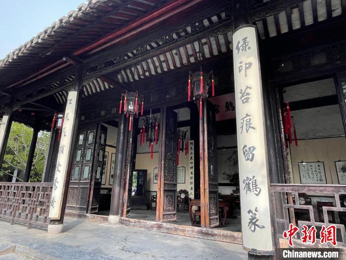 瘦西湖內(nèi)的樓閣?！堨蠚g 攝