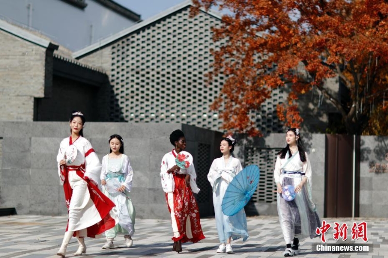 北京世園公園紅葉進入最佳觀賞期 引游客游園打卡