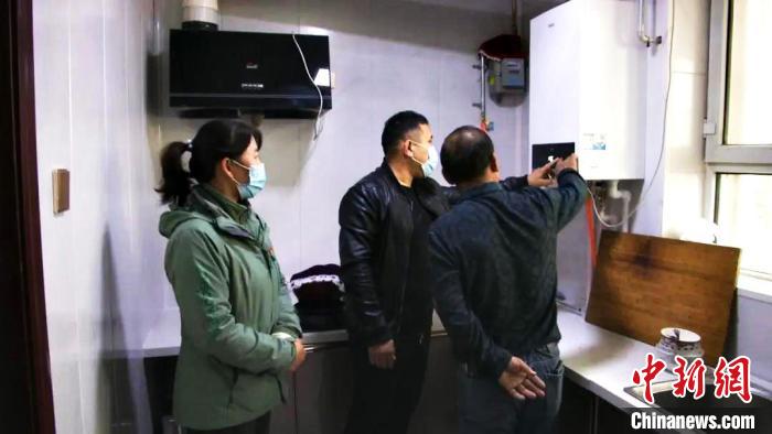 實(shí)現(xiàn)天然氣整村覆蓋，既方便了群眾，又大大降低了煤炭的使用率，人居環(huán)境明顯改善?！№n丹 攝