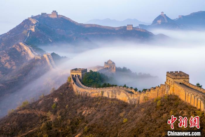 金山嶺長(zhǎng)城現(xiàn)云海奇觀