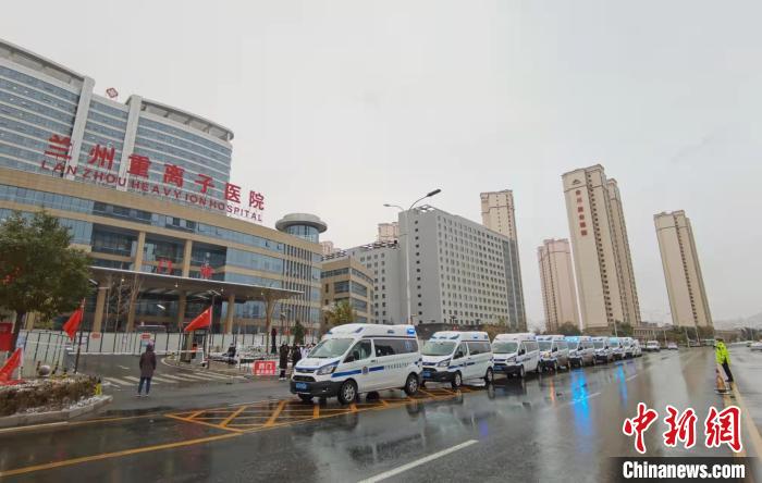 蘭州疫情出院患者：“院長(zhǎng)的棉襖御嚴(yán)寒，更暖人心”