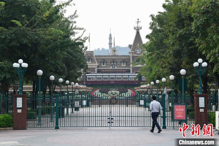 因曾有初步確診病人到訪，香港迪士尼樂園于17日關(guān)閉一天?！±钪救A 攝