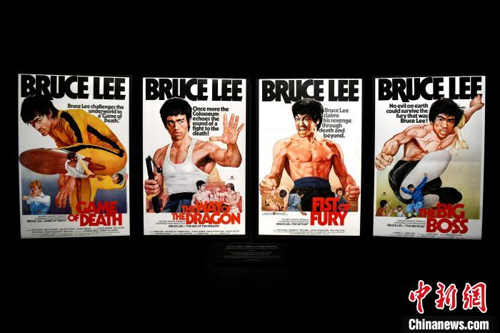 展示的《唐山大兄》《精武門》《猛龍過江》及《死亡游戲》英語版電影海報。　李志華 攝