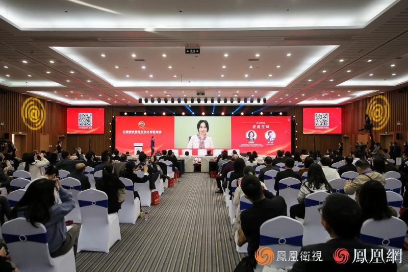 特別對(duì)話(huà)環(huán)節(jié)，胡一虎視頻連線(xiàn)何超瓊