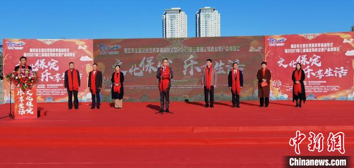 河北保定市民“趕場(chǎng)”特色文博會(huì)450種“地產(chǎn)寶貝”引圍觀