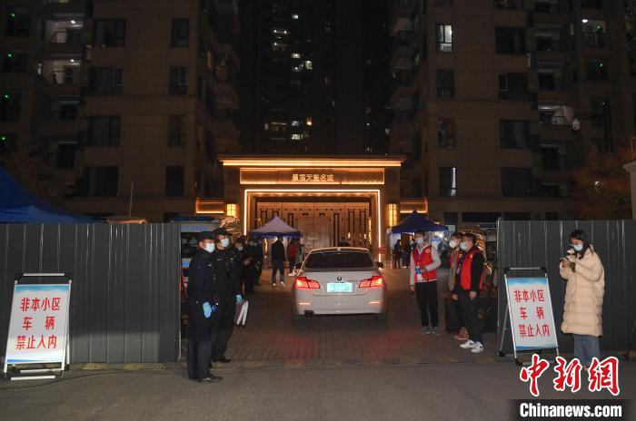 圖為杭州蕭山區(qū)北干街道龍湖春江天璽外?！⊥鮿?攝