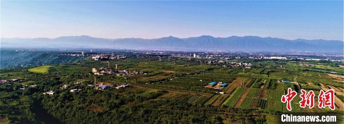 霸陵陵區(qū)航拍全景(竇皇后陵、江村大墓發(fā)掘點、南陵)?！￡兾魇】脊叛芯吭汗﹫D