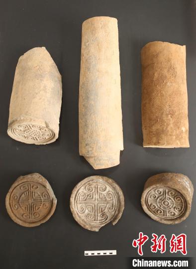 陶窯遺址出土的筒瓦及瓦當(dāng)組合?！￡兾魇】脊叛芯吭汗﹫D
