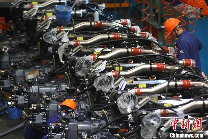 資料圖：一家制造企業(yè)內(nèi)，工人在生產(chǎn)線上忙碌。
<a target='_blank' href='/'>中新社</a>記者 泱波 攝