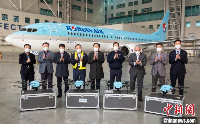 圖為大韓航空發(fā)布無人機(jī)集群飛機(jī)外觀檢查系統(tǒng)?！〈箜n航空供圖