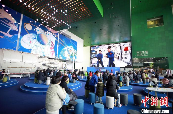 地面主課堂開放活動現(xiàn)場?！≈袊萍拣^ 供圖