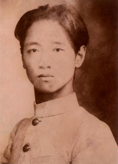 1930年考入山東大學后臧克家學籍卡上的照片?！∴嵦K伊提供