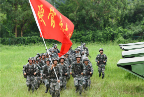 【英雄部隊永向前】硬骨頭六連：實現兩棲作戰(zhàn)新跨越